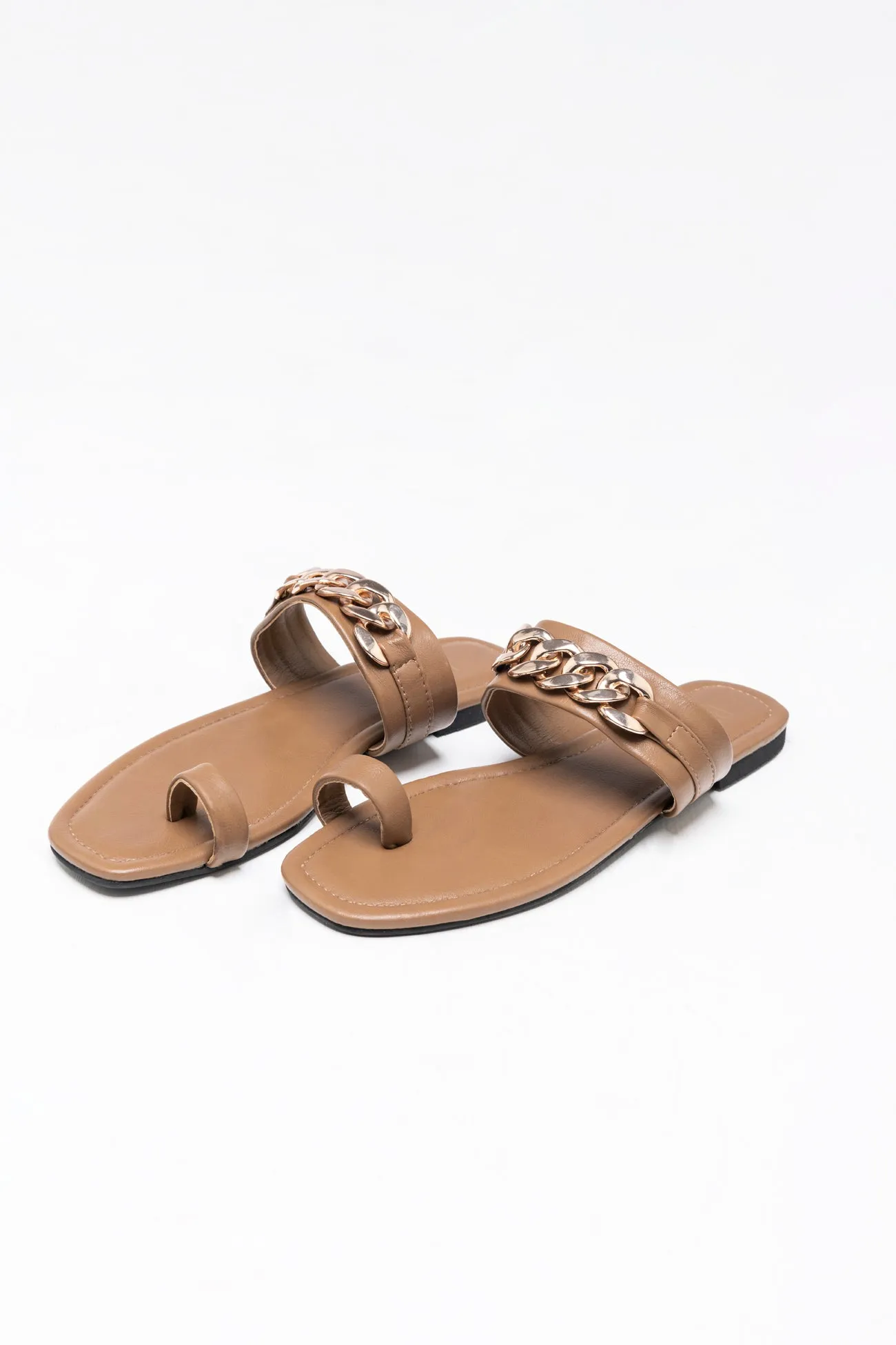 BRAIDED CHAIN FLAT SANDALS