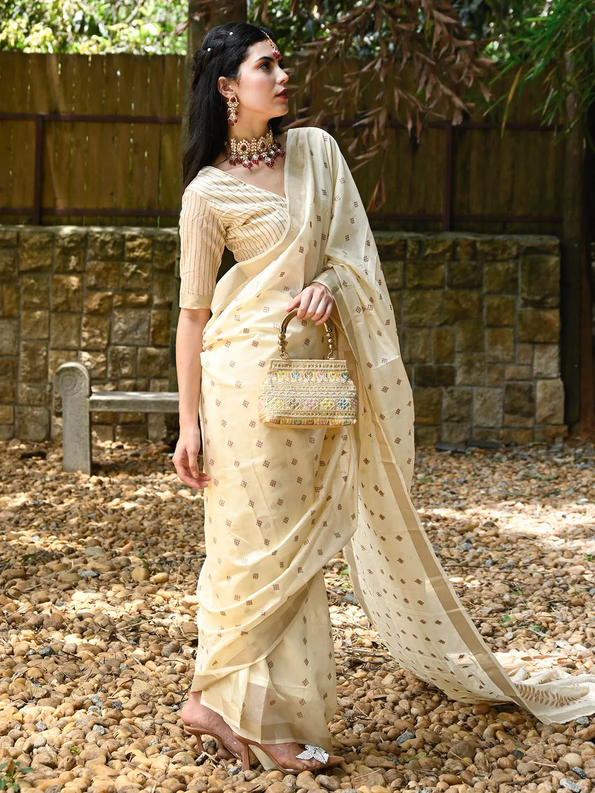 Odette Women Off White Viscose Woven Saree With Unstitched Blouse